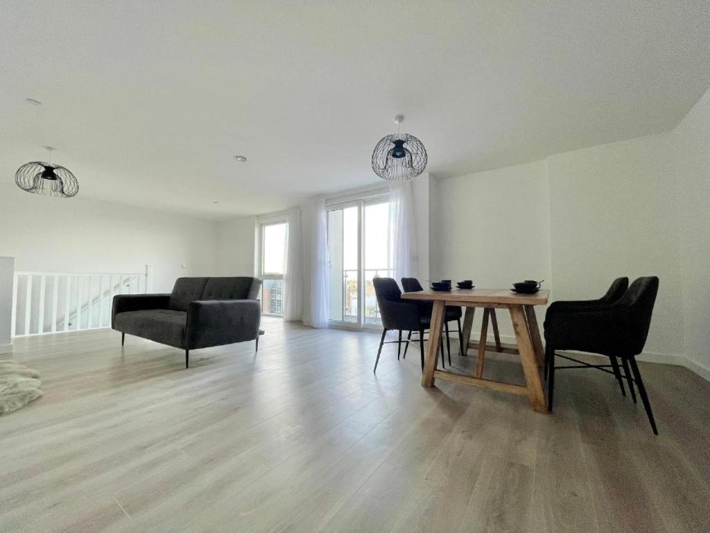 Bayard Plaza Penthouse Apartments 피터버러 외부 사진
