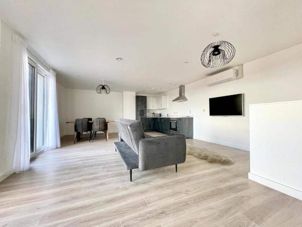 Bayard Plaza Penthouse Apartments 피터버러 외부 사진