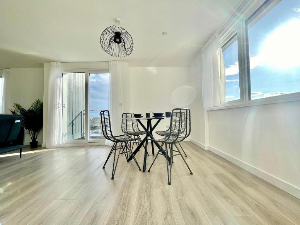 Bayard Plaza Penthouse Apartments 피터버러 외부 사진